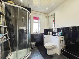 En-suite- click for photo gallery